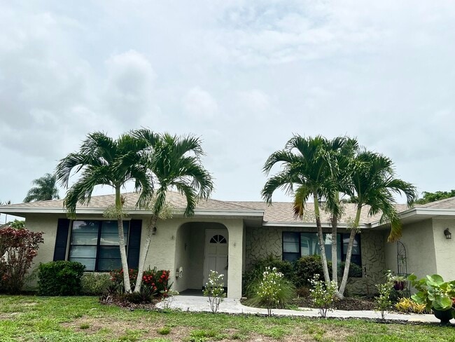 Building Photo - 1240 SE Palm Beach Rd