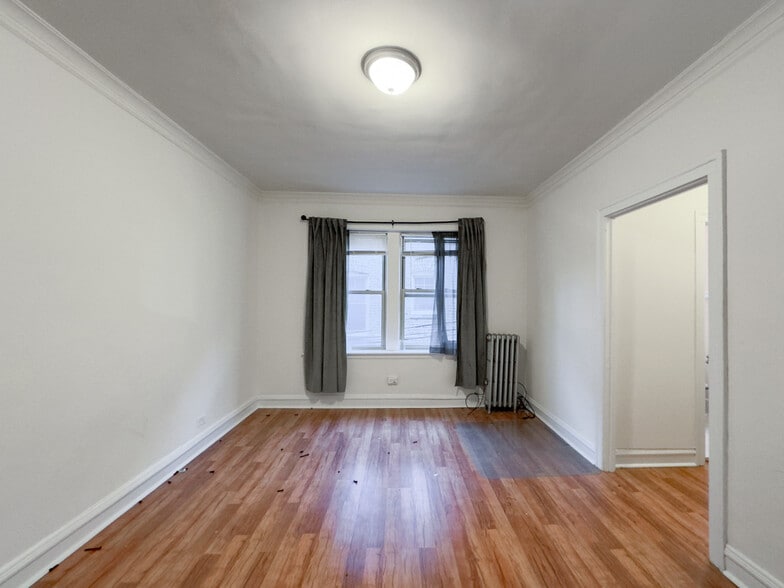 Building Photo - 2536 N Sawyer Ave