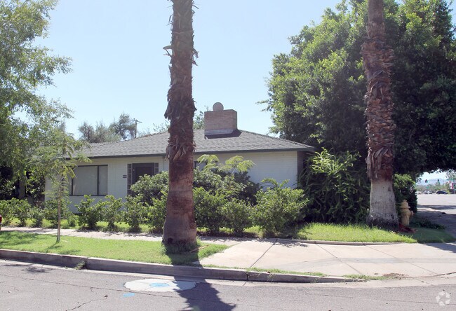 Primary Photo - 545 W Coronado Rd