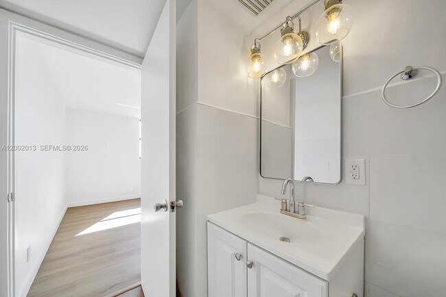 Building Photo - 501 SW 1st St