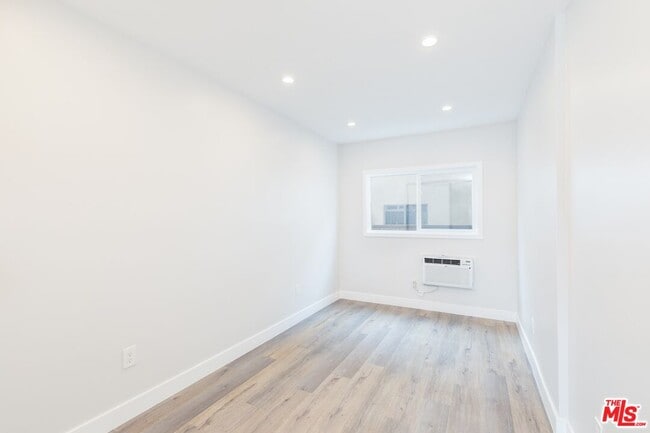 Building Photo - 3872 Bentley Ave