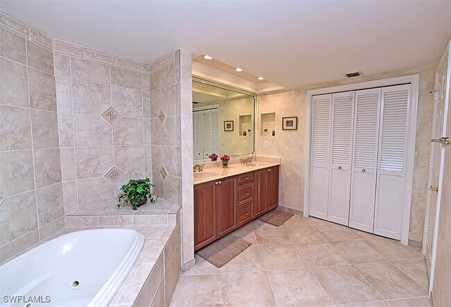 Building Photo - 6001 Pelican Bay Blvd