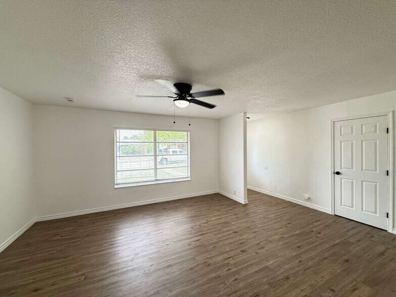 Building Photo - 206 Covina Ave