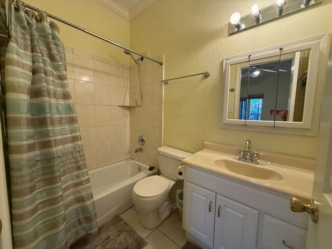 Building Photo - Pensacola Beach - 3 bedroom, 4 bathroom - 2nd and 3rd floor balconies with water view