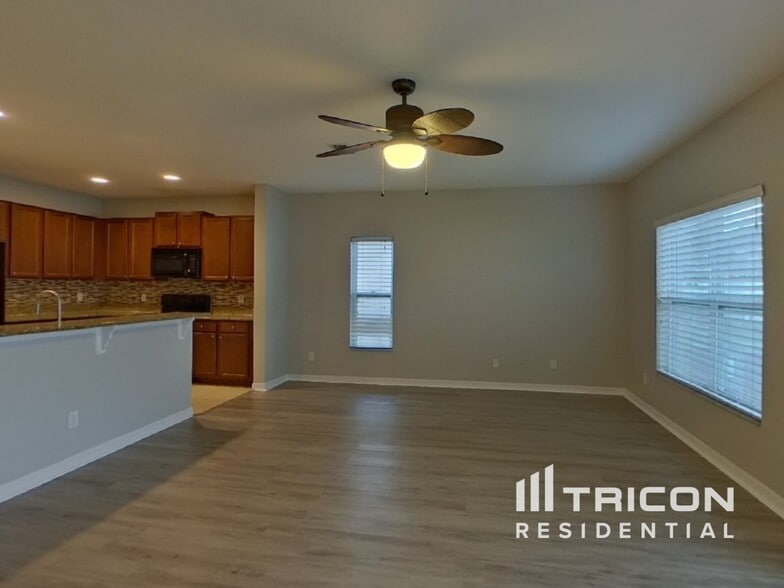 Building Photo - 4925 Rockvale Dr