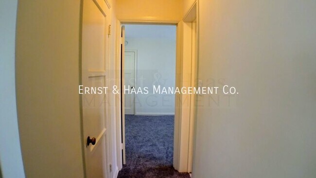 Building Photo - Beautiful Duplex Apartment in Prime Bixby ...