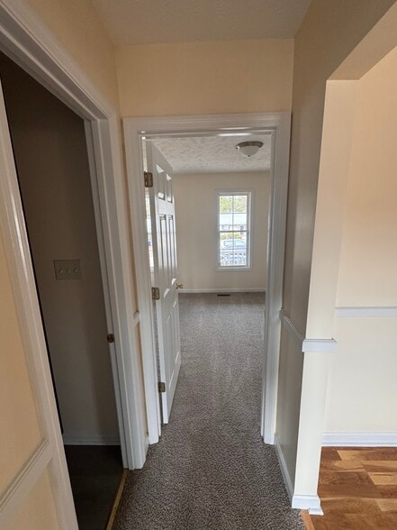 Building Photo - 885 Ridge Rd