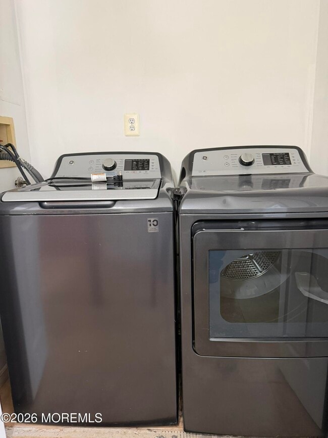 Building Photo - 597 Woodbine Ln