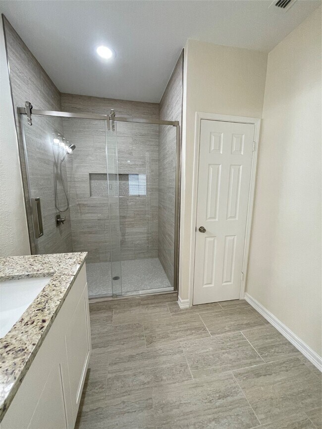 Building Photo - 640 Wilcrest Dr