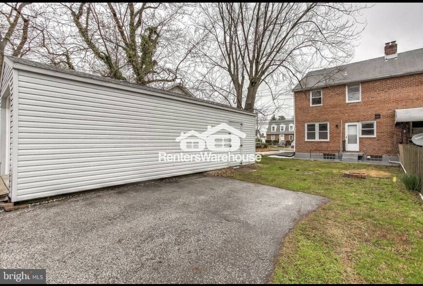 Building Photo - 3219 Taylor Ave