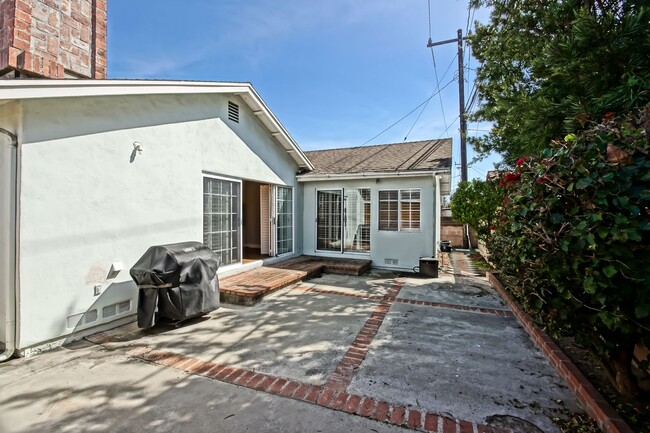 Building Photo - REMODELED, BRIGHT & AIRY, 4BR3BA HOME W/ G...