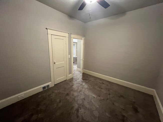 Building Photo - 305 SE Everett St