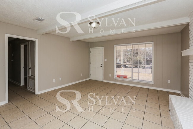 Building Photo - Enjoy one-level living in this 3 bedroom, 2 bathroom ranch-style home