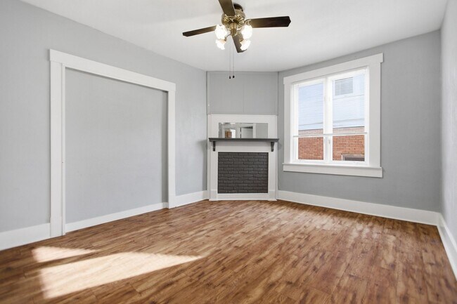 Building Photo - Kam316