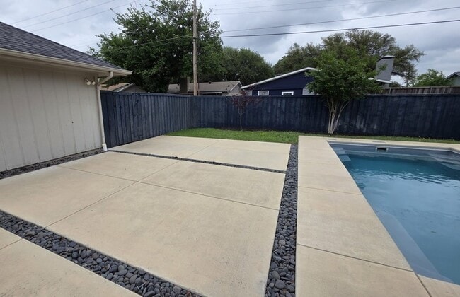 Building Photo - 4008 Hatherly Dr