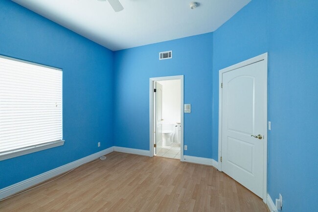 Building Photo - 8240 Sheffield Rd