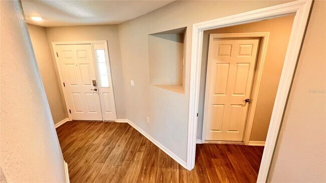 Building Photo - 1097 SILAS St