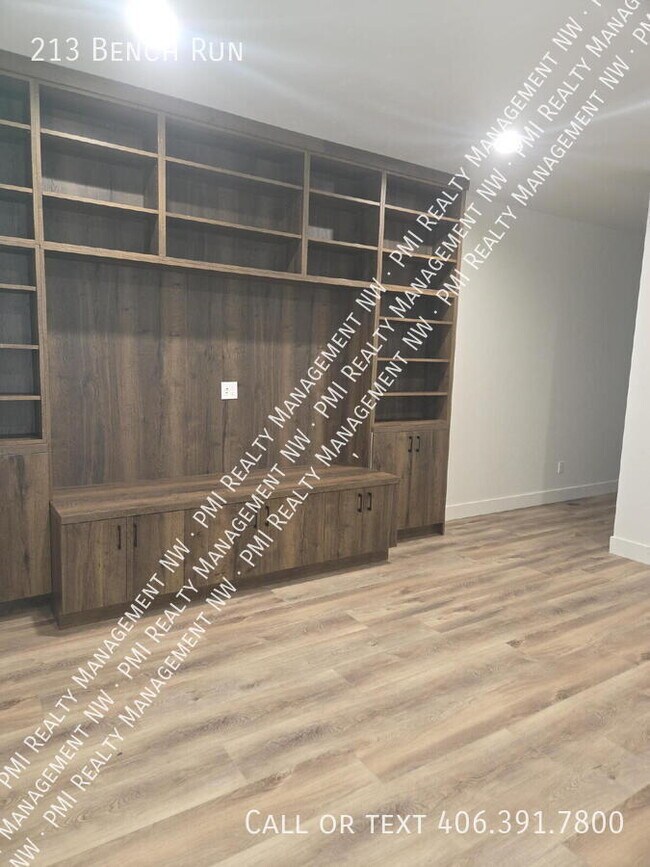 Building Photo - 213 Bench Run