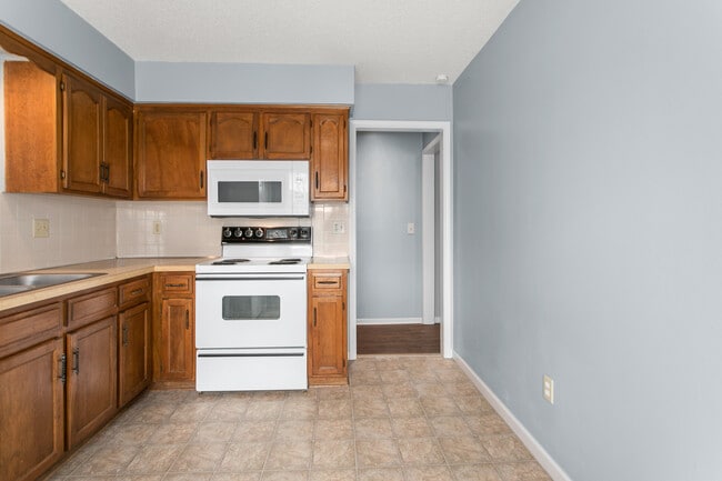 Building Photo - 402 NE Independence Ave