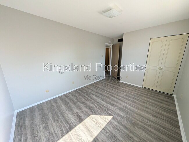 Building Photo - 5353 Walsh St