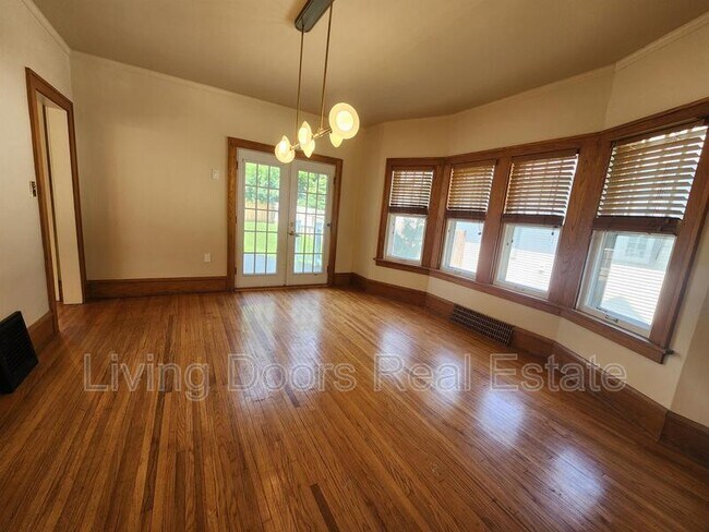 Building Photo - 2300 Sewell St