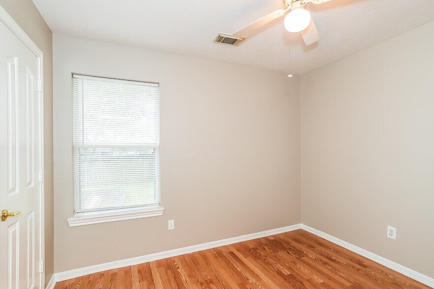 Building Photo - 22946 Sugar Bear Dr