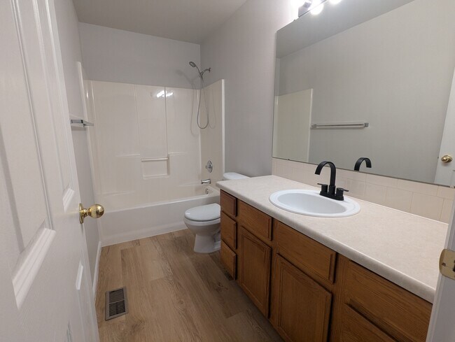 Building Photo - 4515 Starflower Dr