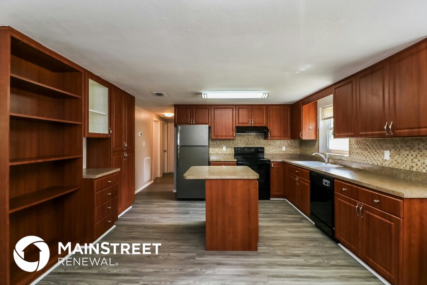Building Photo - 8912 Hervel Cir