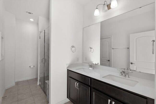 Building Photo - 813 Saratoga Ln