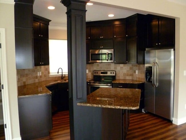 Building Photo - 3 Bedroom Victorian Style Home - Cherry Hill