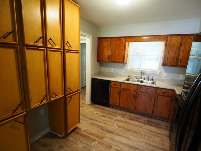 Building Photo - Four Bedroom House in Foley!
