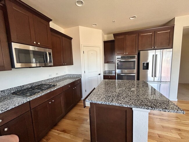 Building Photo - Spacious 5-Bedroom House with Large Fenced Yard