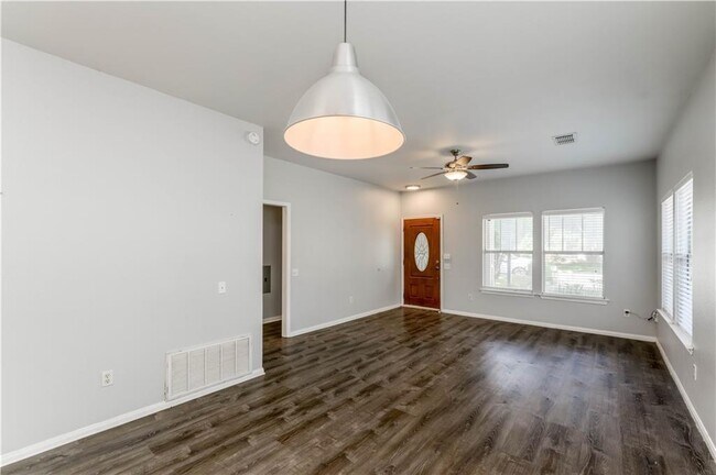 Building Photo - 1105 Clermont Ave