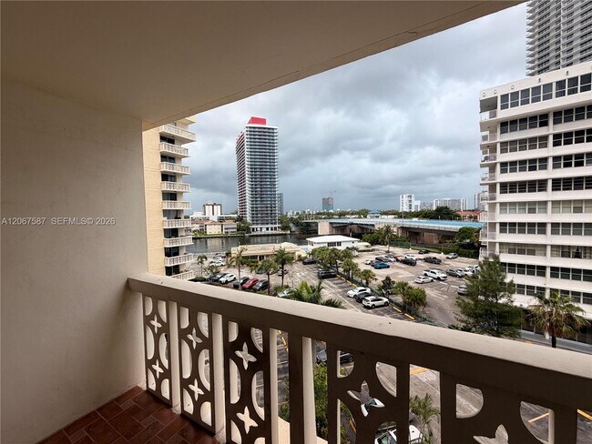Building Photo - 1825 S Ocean Dr