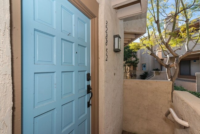 Building Photo - Light-Filled 2BR/2.5BA Townhouse with Private Patio & 2-Car Garage Near UCSD & UTC
