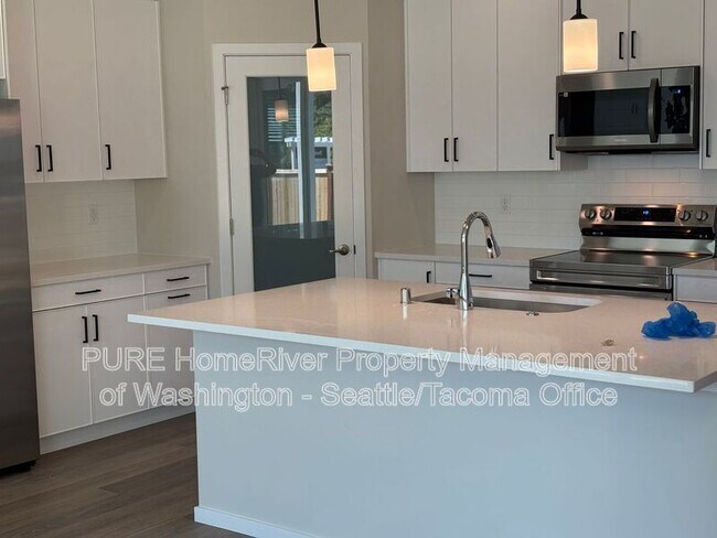 Building Photo - 18201 35th Ave Ct E