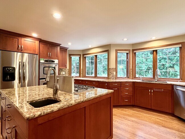 Building Photo - Golf Course Home in Mill Creek!