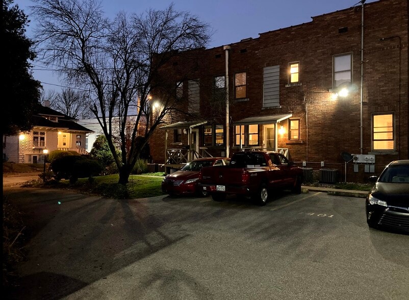 Building Photo - 204 Bradford St