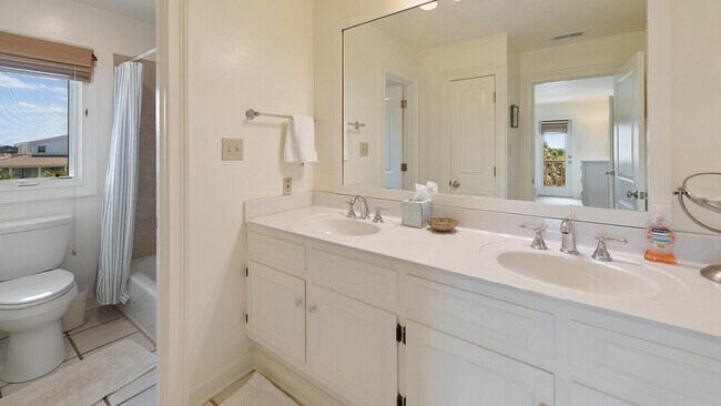 Building Photo - 321 Pioneer Loop