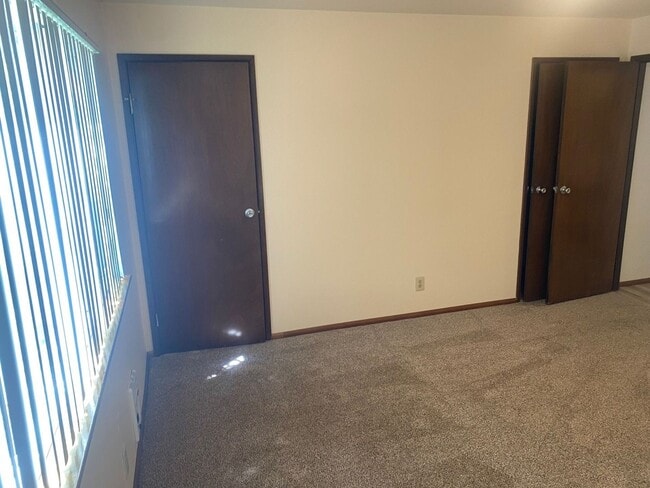 Building Photo - 260 E 38th Ave