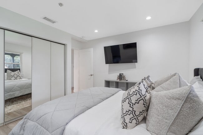 Building Photo - 5656 Donna Ave