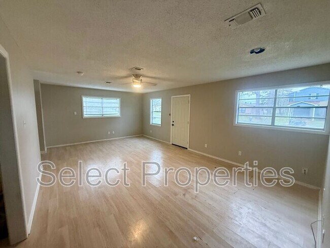 Building Photo - 3200 Meador Rd