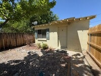 Building Photo - Quaint house