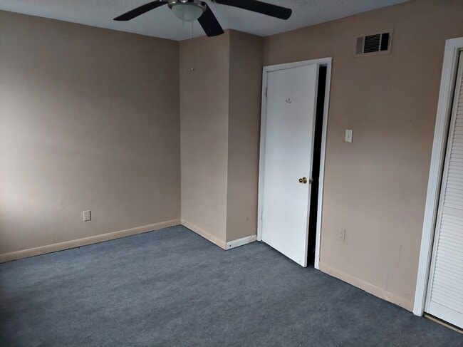 Building Photo - 2117 Giuffras Ave