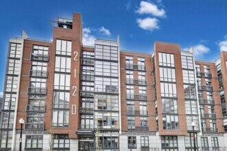 Building Photo - Beautiful 1 bedroom + 1 Ba + Garage space ...