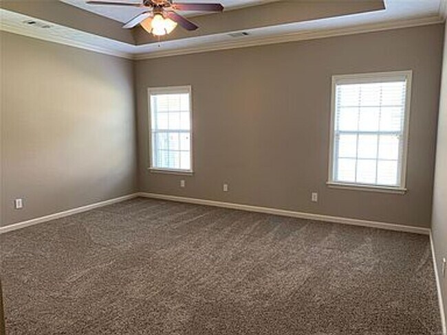 Building Photo - 725 Briarcliff Pl