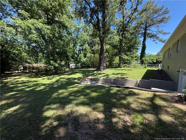 Building Photo - 907 Evans Dr
