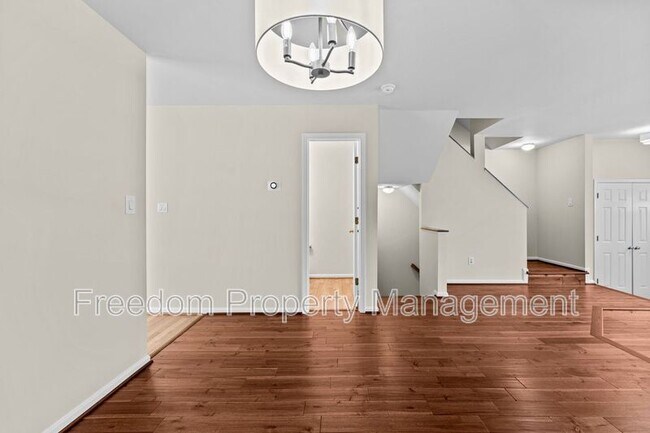 Building Photo - 8644 Sanderling Dr