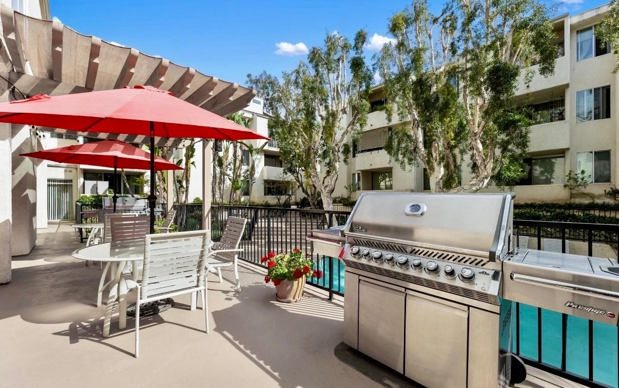 Building Photo - 5325 Newcastle Ave