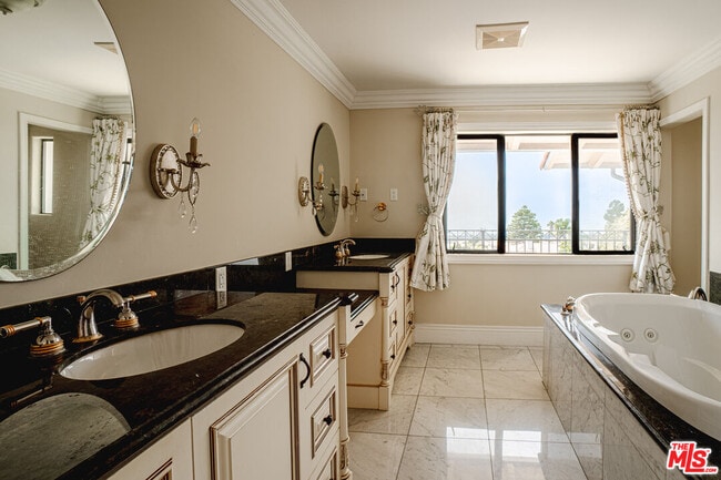 Building Photo - 1312 Via Zumaya